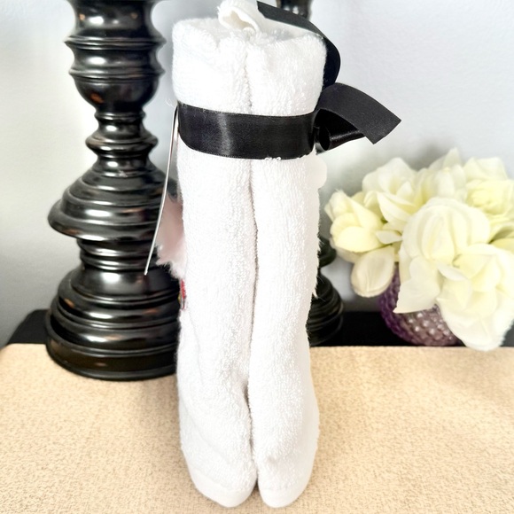 NWT SET OF 2 3D SANTA CLAUS Bathroom Hand Towels - Picture 4 of 8